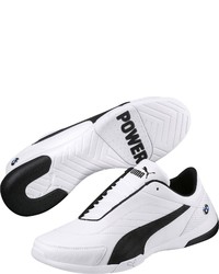 weiße und schwarze Sportschuhe von Puma