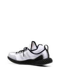 weiße und schwarze Sportschuhe von Y-3