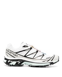 weiße und schwarze Sportschuhe von Salomon S/Lab