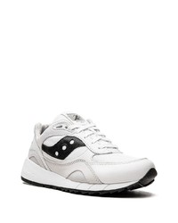 weiße und schwarze Sportschuhe von Saucony