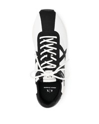 weiße und schwarze Sportschuhe von Armani Exchange