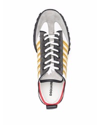 weiße und schwarze Sportschuhe von DSQUARED2