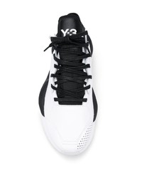 weiße und schwarze Sportschuhe von Y-3