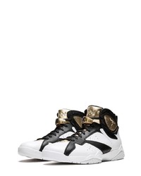 weiße und schwarze verzierte hohe Sneakers aus Leder von Jordan