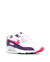 weiße und violette Sportschuhe von Nike