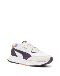 weiße und violette Sportschuhe von Puma