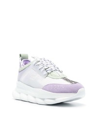 weiße und violette Sportschuhe von Versace