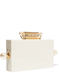 weiße verzierte Clutch von Charlotte Olympia