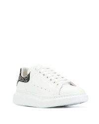 weiße verzierte Leder niedrige Sneakers von Alexander McQueen