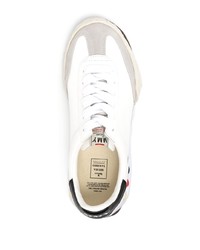 weiße Wildleder niedrige Sneakers von Maison Mihara Yasuhiro