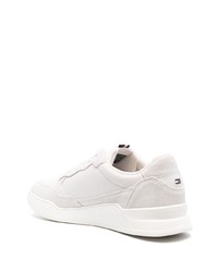 weiße Wildleder niedrige Sneakers von Tommy Hilfiger