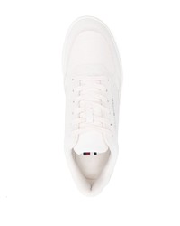 weiße Wildleder niedrige Sneakers von Tommy Hilfiger
