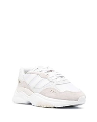 weiße Wildleder niedrige Sneakers von adidas