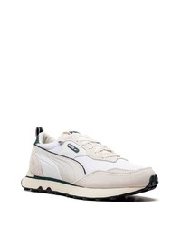 weiße Wildleder niedrige Sneakers von Puma