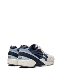 weiße Wildleder niedrige Sneakers von Asics