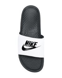 weiße Zehensandalen von Nike