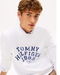 weißer bedruckter Pullover mit einem Rundhalsausschnitt von Tommy Hilfiger
