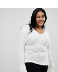 weißer flauschiger Pullover mit einem V-Ausschnitt von Brave Soul Plus