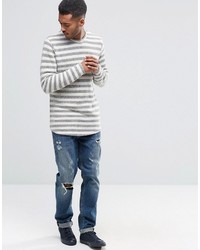 weißer horizontal gestreifter Pullover mit einem Rundhalsausschnitt