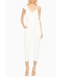 weißer Jumpsuit aus Seide mit Rüschen