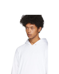 weißer Pullover mit einem Kapuze von VISVIM