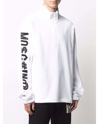 weißer Pullover mit einem Reißverschluss am Kragen von Moschino