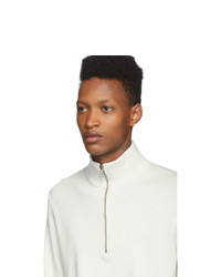 weißer Pullover mit einem Reißverschluss am Kragen von Moncler