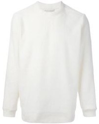weißer Pullover mit einem Rundhalsausschnitt