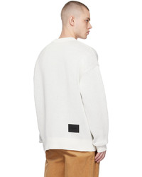 weißer Pullover mit einem Rundhalsausschnitt von We11done