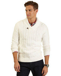 weißer Strick Pullover mit einem Schalkragen