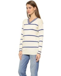 weißer und blauer horizontal gestreifter Pullover mit einem Rundhalsausschnitt von Zoe Karssen