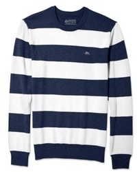weißer und dunkelblauer horizontal gestreifter Pullover mit einem Rundhalsausschnitt