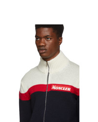 weißer und dunkelblauer Pullover mit einem Reißverschluß von Moncler