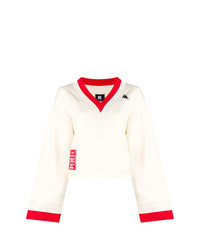 weißer und roter Pullover mit einem V-Ausschnitt