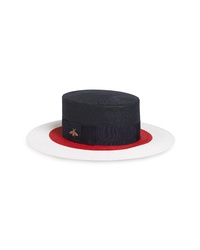 weißer und roter und dunkelblauer Hut