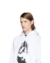 weißer und schwarzer bedruckter Pullover mit einem Kapuze von McQ Alexander McQueen