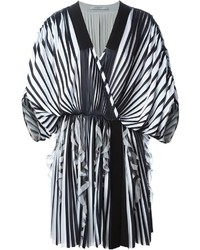 weißer und schwarzer vertikal gestreifter Kimono