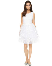 weißes ausgestelltes Kleid aus Spitze