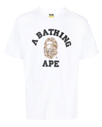 weißes bedrucktes T-Shirt mit einem Rundhalsausschnitt von A Bathing Ape