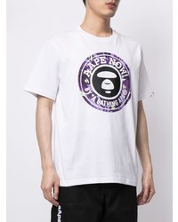 weißes bedrucktes T-Shirt mit einem Rundhalsausschnitt von AAPE BY A BATHING APE