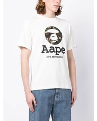 weißes bedrucktes T-Shirt mit einem Rundhalsausschnitt von AAPE BY A BATHING APE