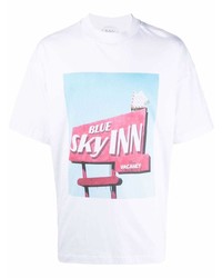 weißes bedrucktes T-Shirt mit einem Rundhalsausschnitt von BLUE SKY INN