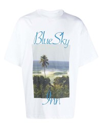 weißes bedrucktes T-Shirt mit einem Rundhalsausschnitt von BLUE SKY INN