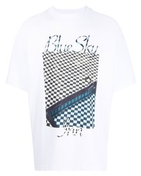 weißes bedrucktes T-Shirt mit einem Rundhalsausschnitt von BLUE SKY INN