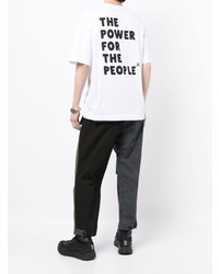 weißes bedrucktes T-Shirt mit einem Rundhalsausschnitt von The Power for the People