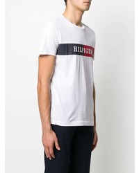 weißes bedrucktes T-Shirt mit einem Rundhalsausschnitt von Tommy Hilfiger