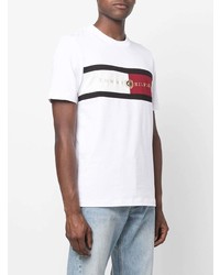 weißes bedrucktes T-Shirt mit einem Rundhalsausschnitt von Tommy Hilfiger