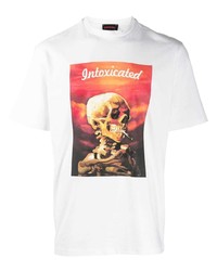 weißes bedrucktes T-Shirt mit einem Rundhalsausschnitt von Intoxicated