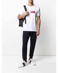 weißes bedrucktes T-Shirt mit einem Rundhalsausschnitt von Tommy Hilfiger