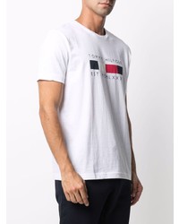 weißes bedrucktes T-Shirt mit einem Rundhalsausschnitt von Tommy Hilfiger